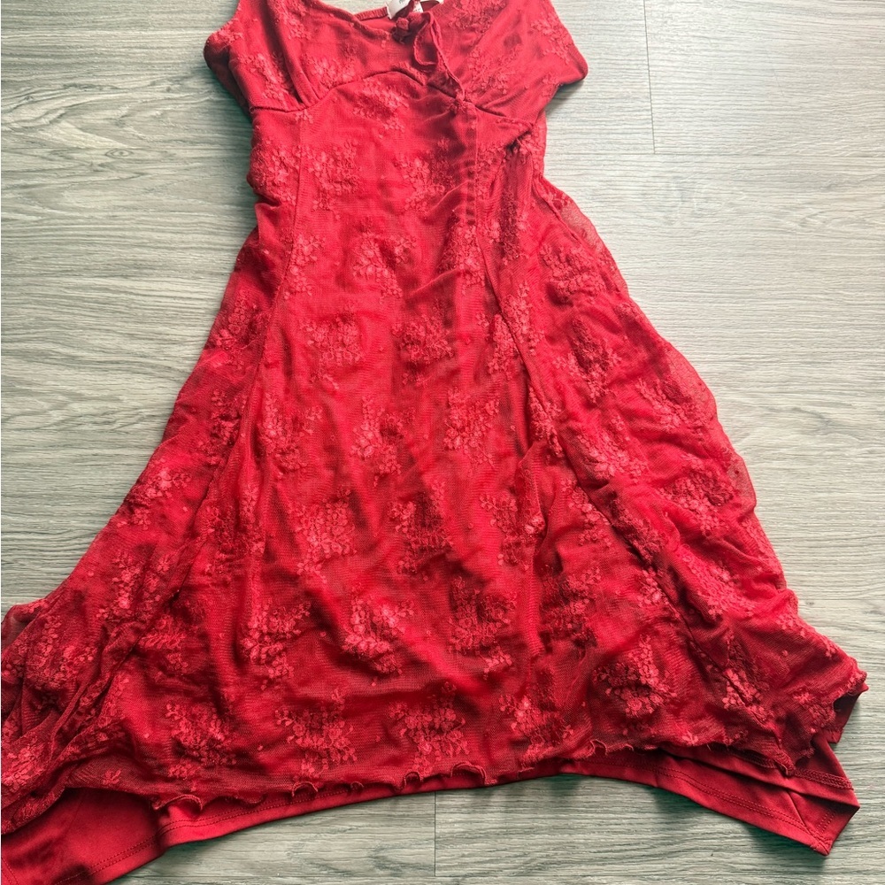 Chic Scarlet Lace Mini Dress